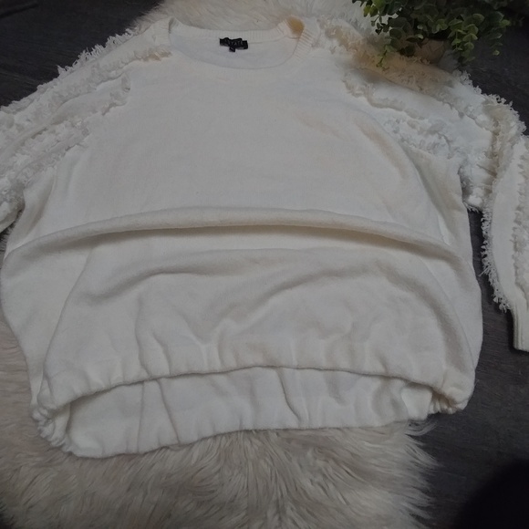 1.STATE

White Fringe-Sleeve Sweater size XL - Picture 7 of 8